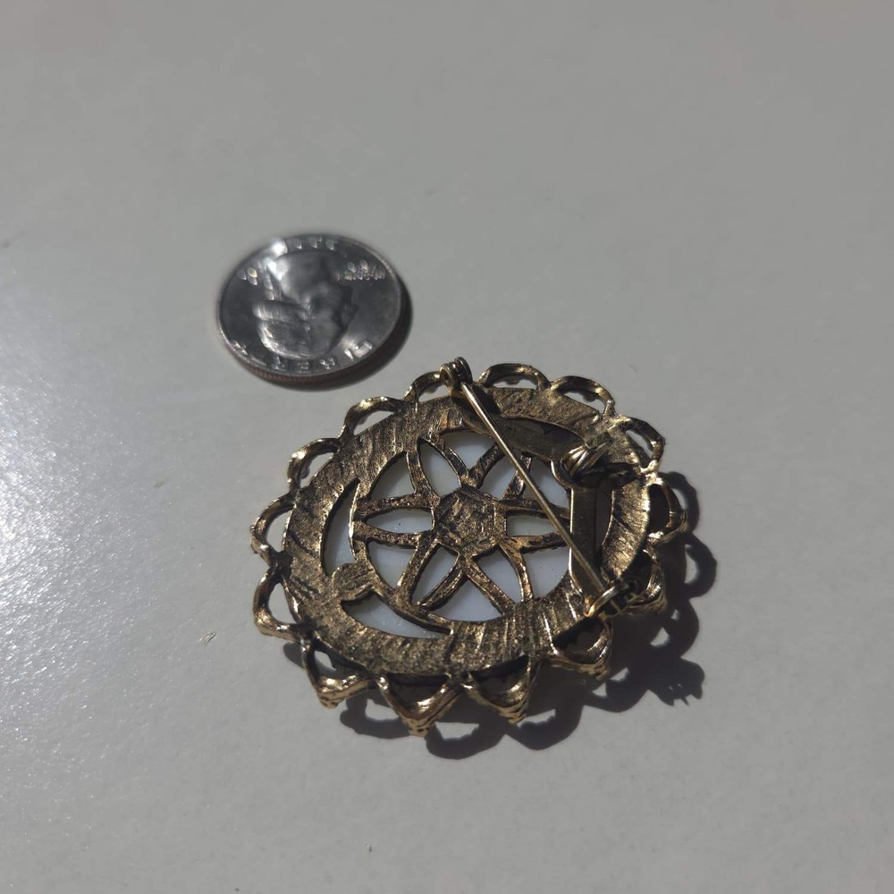 Vintage English Floral Violet Brooch Womens Gold Purple Victorian Style - Picture 2 of 5